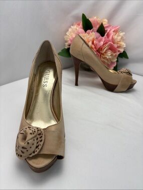 GUESS Womens 5.5 Nude Beige Suede Peep-Toe Platform Pumps W/ Rosette#489